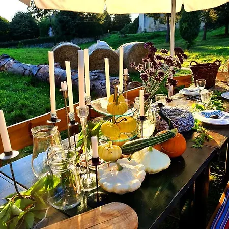 Palac Rzasiny Holiday home *