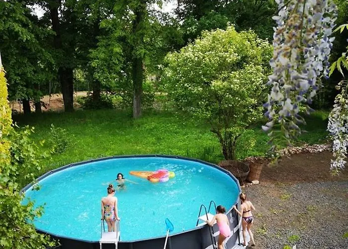 Palac Rzasiny Casa de Férias *