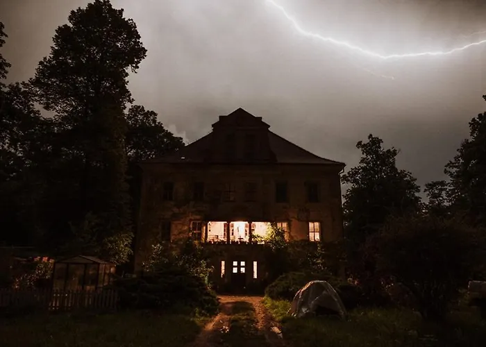 Palac Rzasiny Casa de Férias