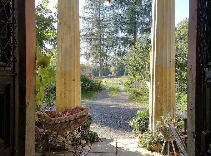 Palac Rzasiny Casa de Férias Gryfów Śląski